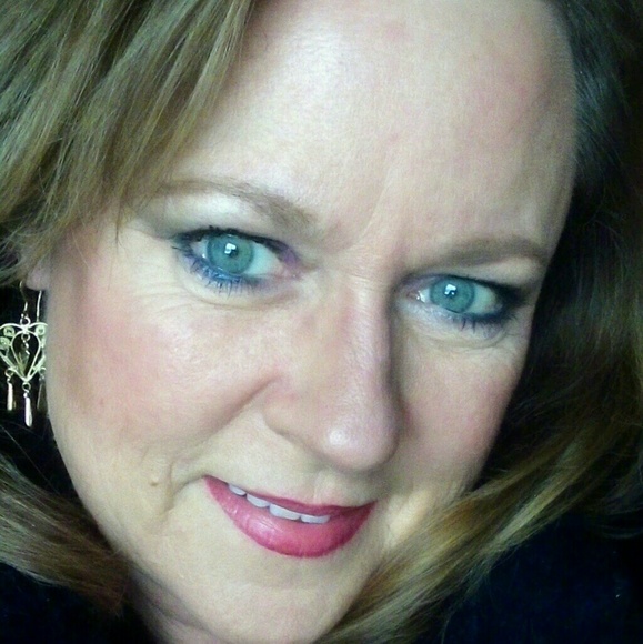 Meet your Posher, Sara - Picture 2 of 2